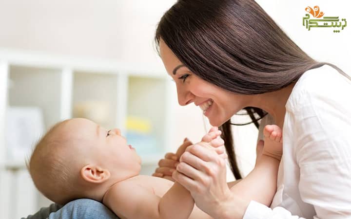 توجه نوزاد به اطراف در شش ماهگی